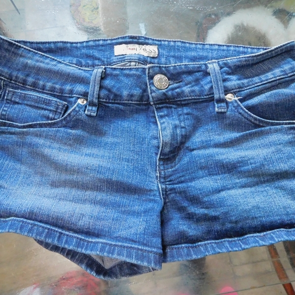 2/10 guess shors - Picture 1 of 3